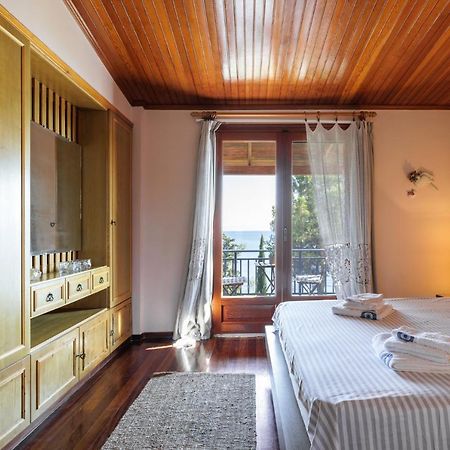 Luna Villa Private Beach Неа-Ираклия Экстерьер фото