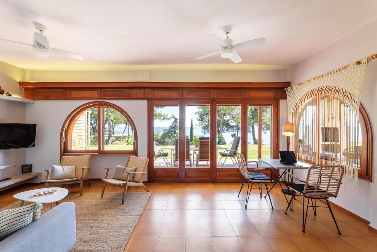 Luna Villa Private Beach Неа-Ираклия Экстерьер фото
